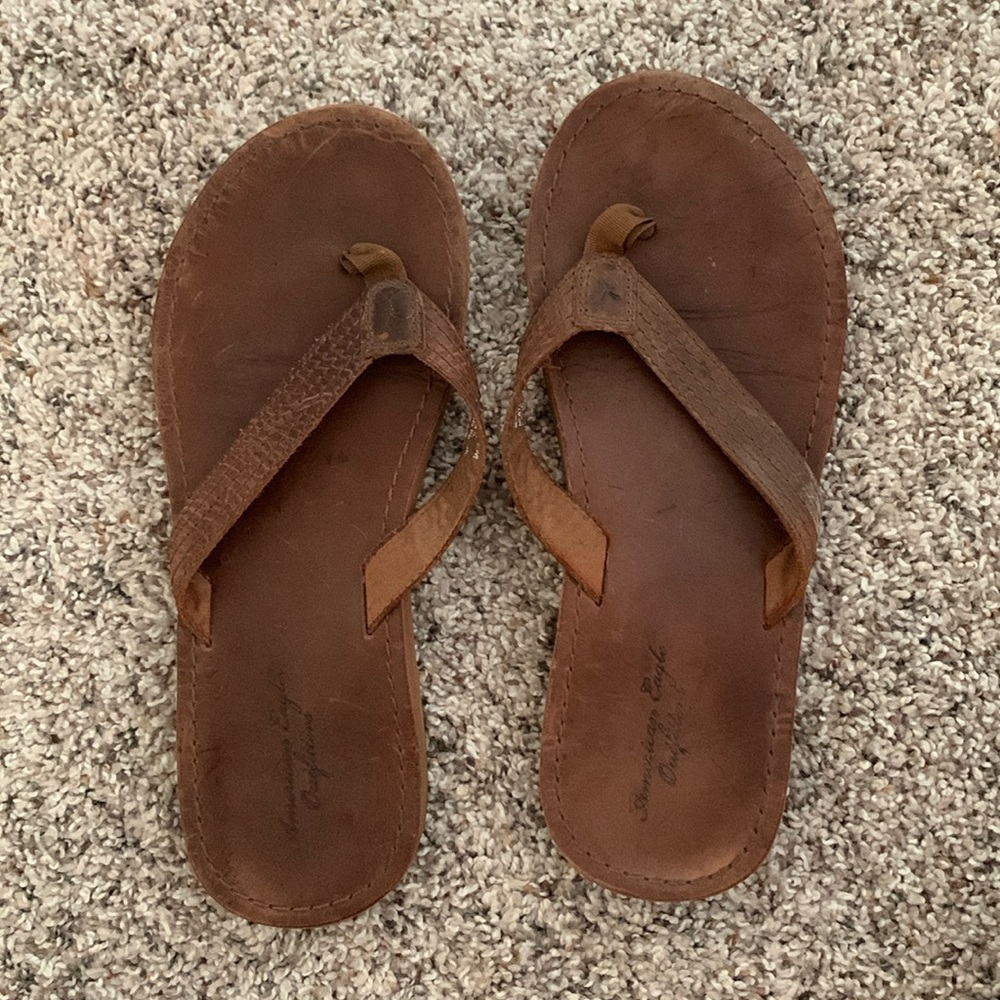 Leather American Eagle flip flops